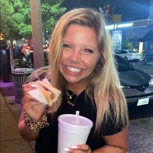 Meet your Posher, Lauren